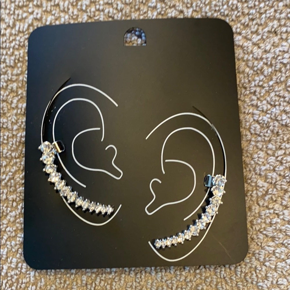 Ear crawler